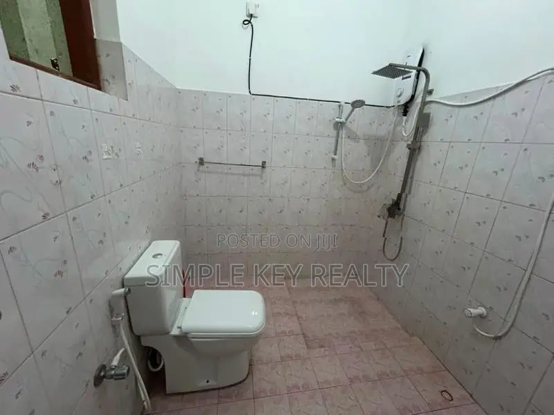 Battaramulla Lake Road Two-Storey House for Rent