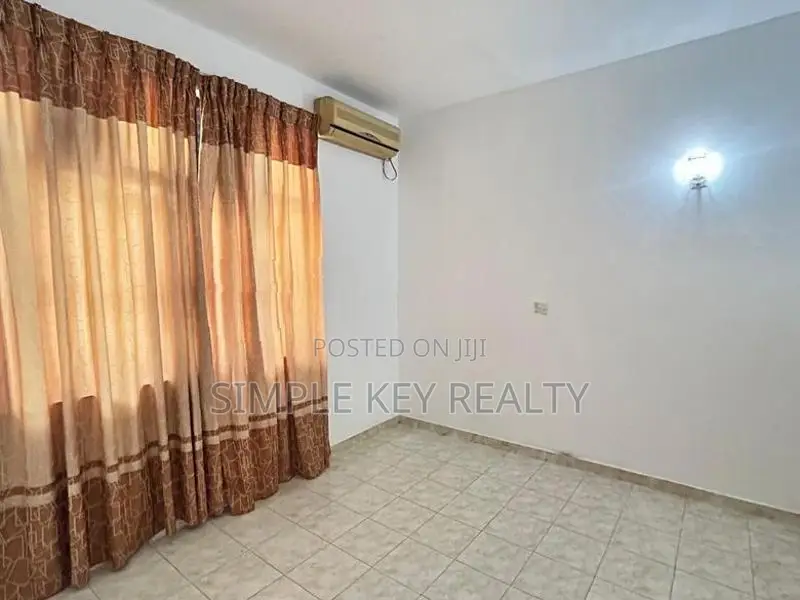 Battaramulla Lake Road Two-Storey House for Rent