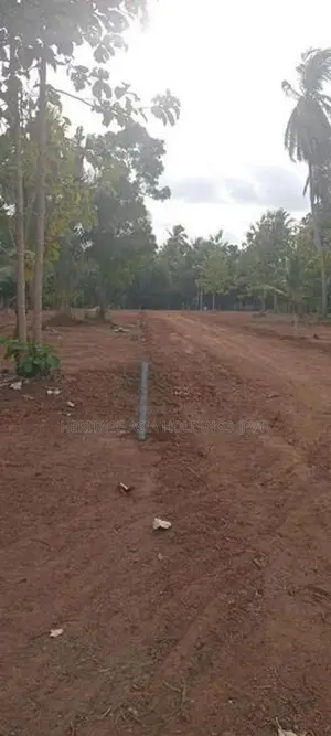 මේ සුපිරිම ඉඩම අනුරාධපුර