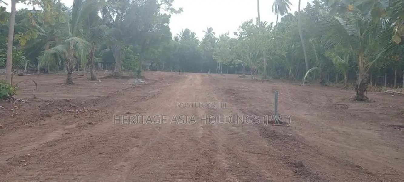 මේ සුපිරිම ඉඩම අනුරාධපුර