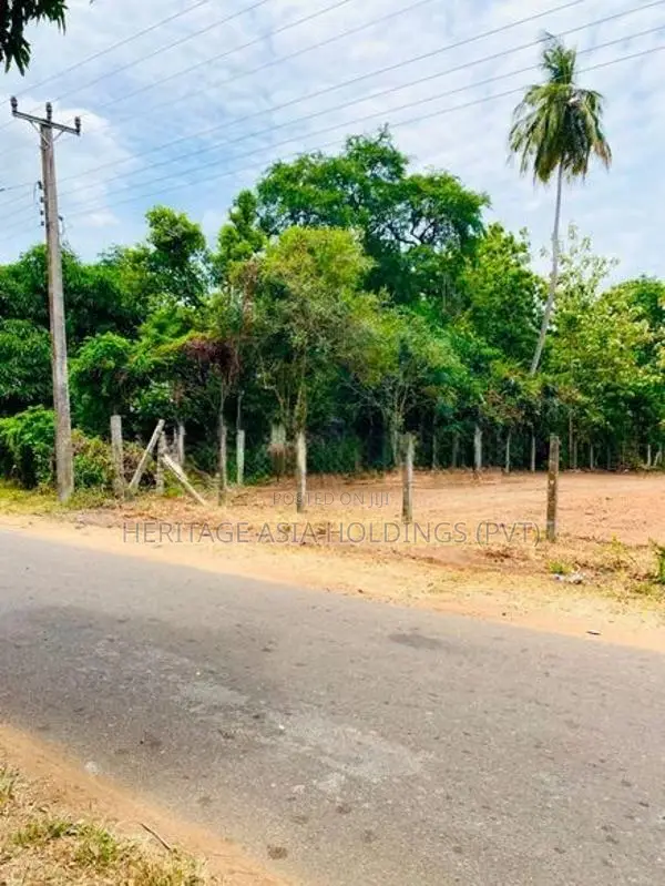 අනුරාධපුර අවටින් සින්නක්කර බිම් කොටස්