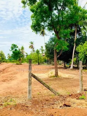 අනුරාධපුර පූජා නගරයට ආසන්නව පර්චස් 10 බිම් කොටස්