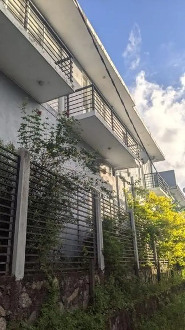 Luxury 4-Bedroom Modern Residence House – Kottawa