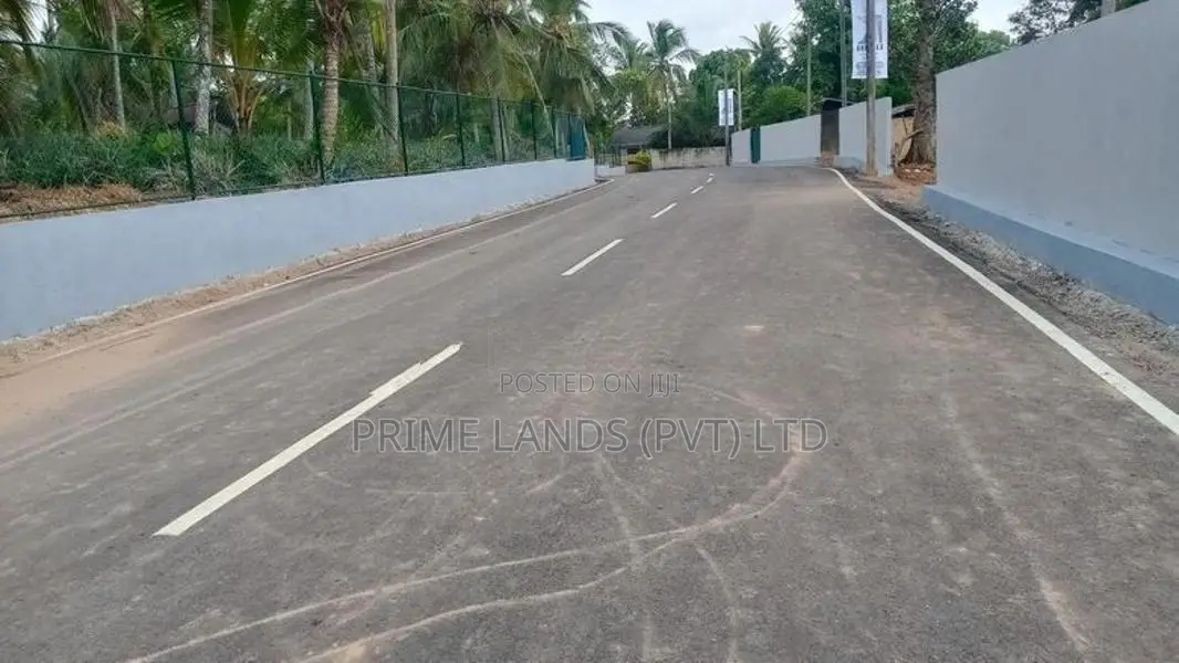 Land in Kandana