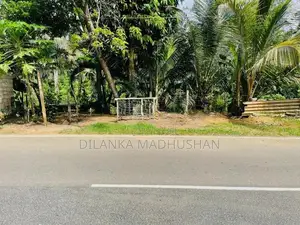 මාතර - ඌරුබොක්ක ප්‍රධාන පාරට මුහුණලා දම්පහල නගරයෙන් ඉඩමක් විකිණීමට