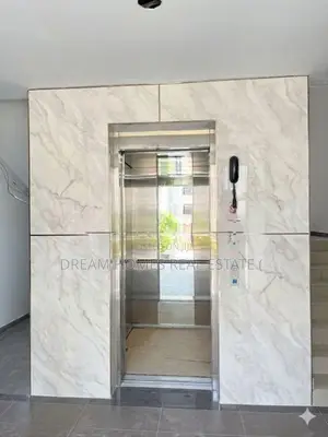Brand New Luxury Resort Apartment with Pool Athurugiriya