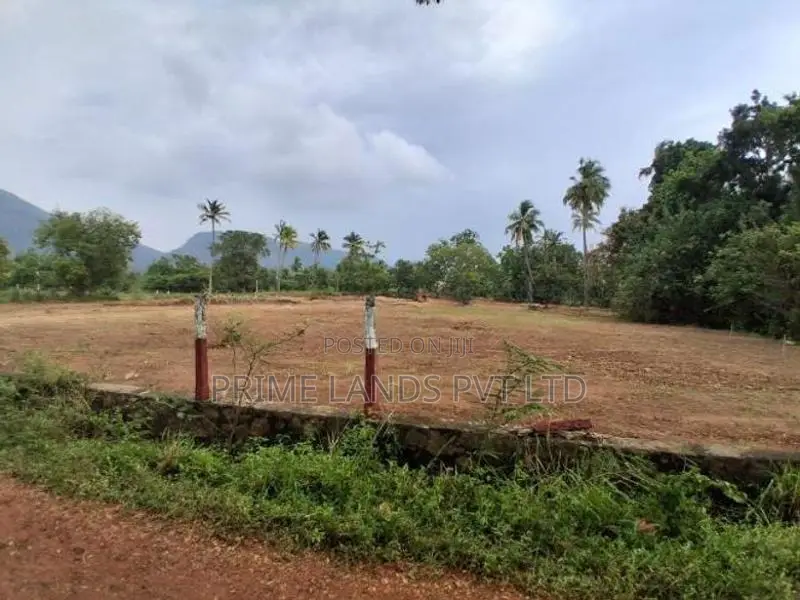 දඹුල්ල නුවර පාරට නුදුරින් නගරසභා සීමාවෙන්ම ඉඩම්