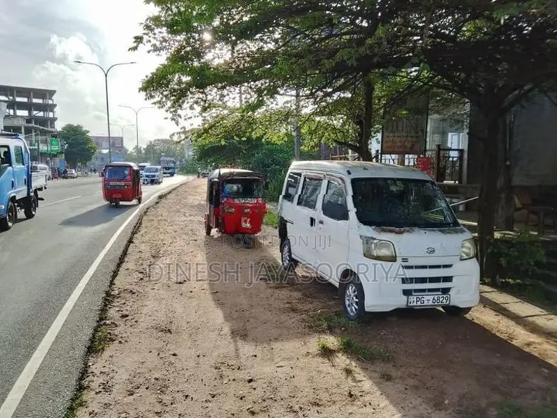 Commercial Building for Sale Facing Kandy Road Kalagedihena
