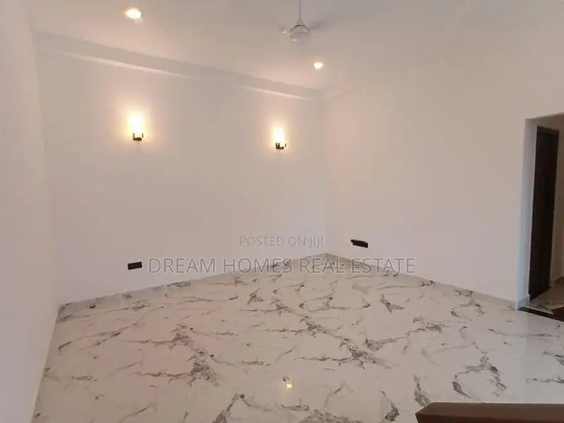 Modern 4 Bedroom Rooftop House for Sale – Piliyandala