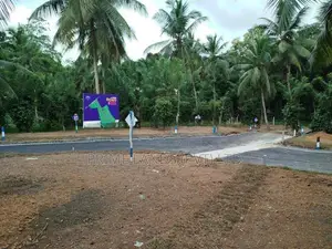 පොල්ගස්ඕවිට ,මත්තේගොඩ පාරෙන් බිම් කොටස් විකිණීමට