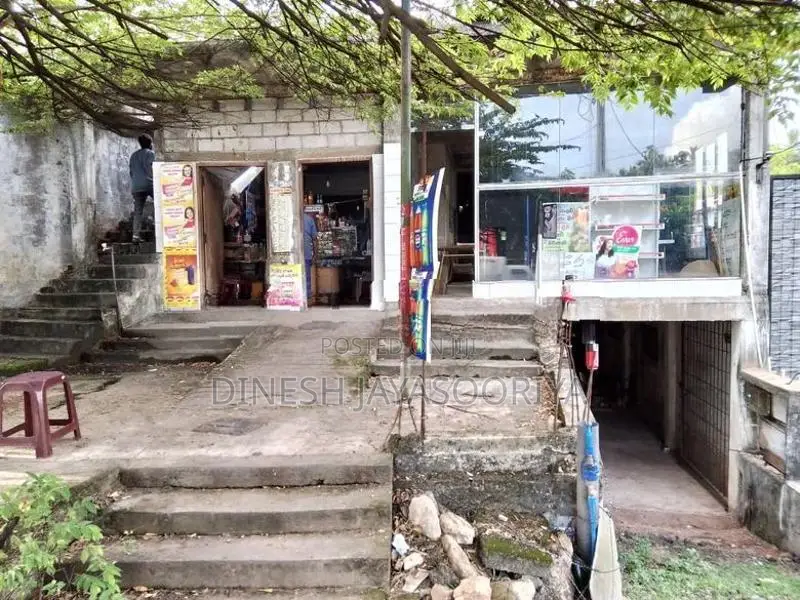 Commercial Building for Sale Facing Kandy Road Kalagedihena