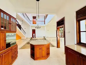 Luxury Home with Rooftop Terrace – Battaramulla