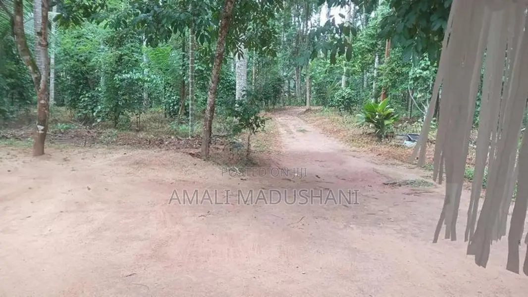 Land with House for Sale in Poramadala