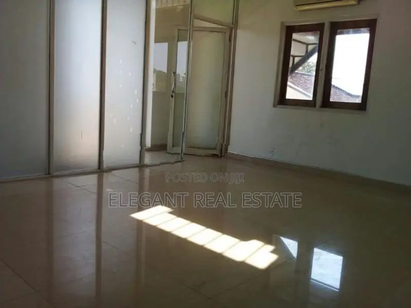 09 Bedroom Unfurnished 04 Storied House for Rent in Colombo 07 (A6484)