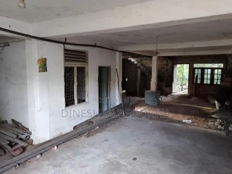 Commercial Building for Sale Facing Kandy Road Kalagedihena