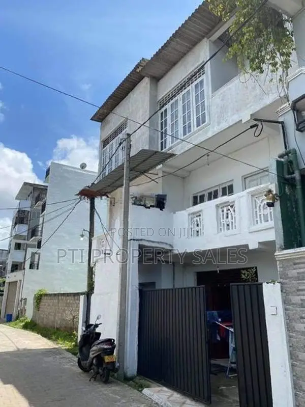 3-Storey House for Sale – Rajagiriya (Obesekarapura) 7 Perch Land