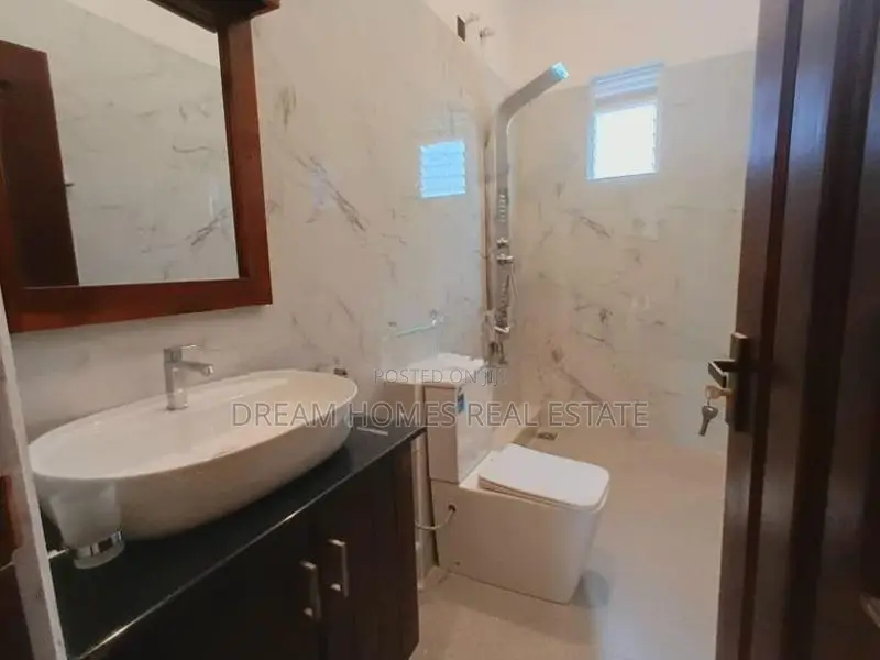 Modern 4 Bedroom Rooftop House for Sale – Piliyandala