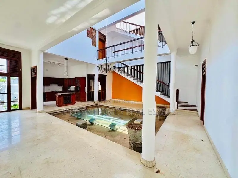 Luxury Home with Rooftop Terrace – Battaramulla