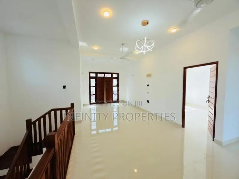 (SP41) B/New Luxury 03 Story House for sale in Pepiliyana