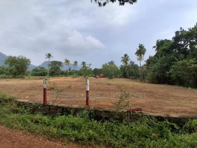 දඹුල්ල නුවර පාරට නුදුරින් නගරසභා සීමාවෙන්ම ඉඩම්
