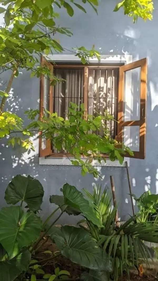 Luxury 4-Bedroom Modern Residence House – Kottawa