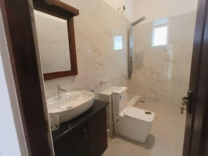 Modern 4 Bedroom Rooftop House for Sale – Piliyandala