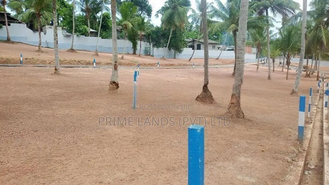 Land in Kandana