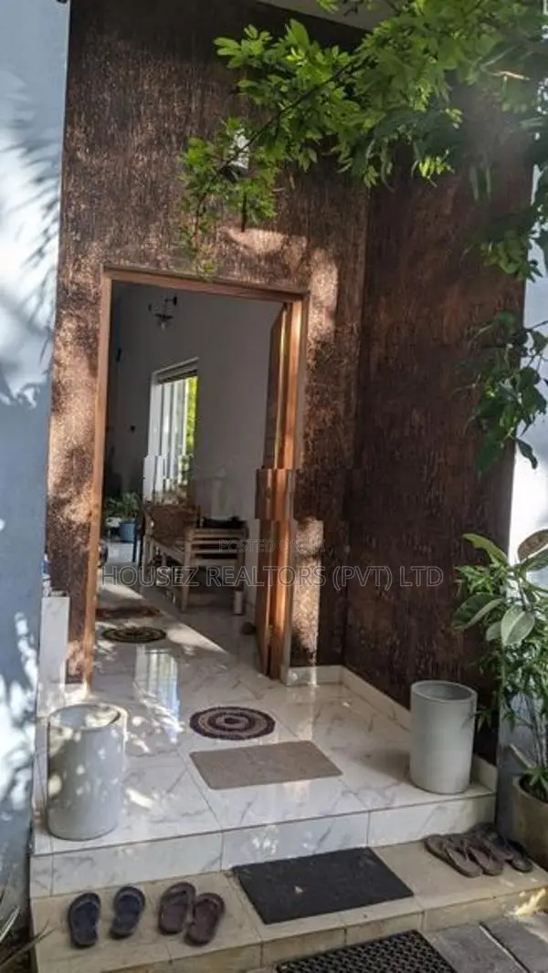 Luxury 4-Bedroom Modern Residence House – Kottawa