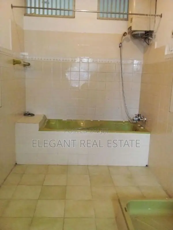 09 Bedroom Unfurnished 04 Storied House for Rent in Colombo 07 (A6484)