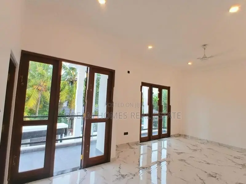 Modern 4 Bedroom Rooftop House for Sale – Piliyandala