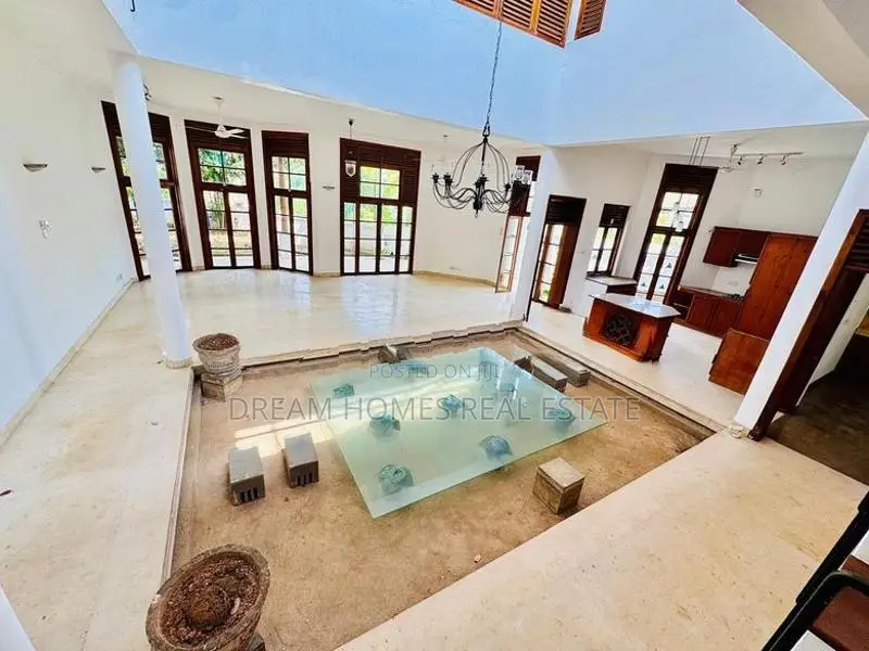 Luxury Home with Rooftop Terrace – Battaramulla