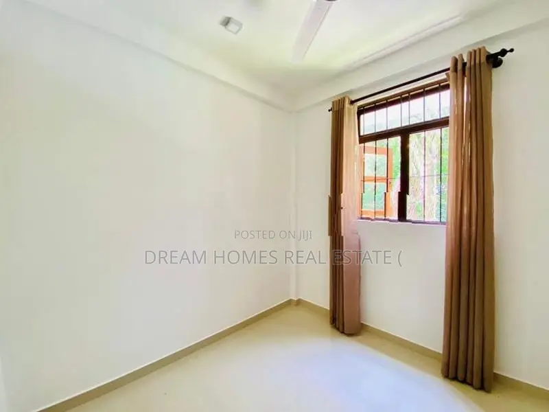 16 Perches Modern Box-Type Luxury House for Sale – Athurugiriya