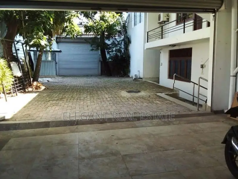 09 Bedroom Unfurnished 04 Storied House for Rent in Colombo 07 (A6484)