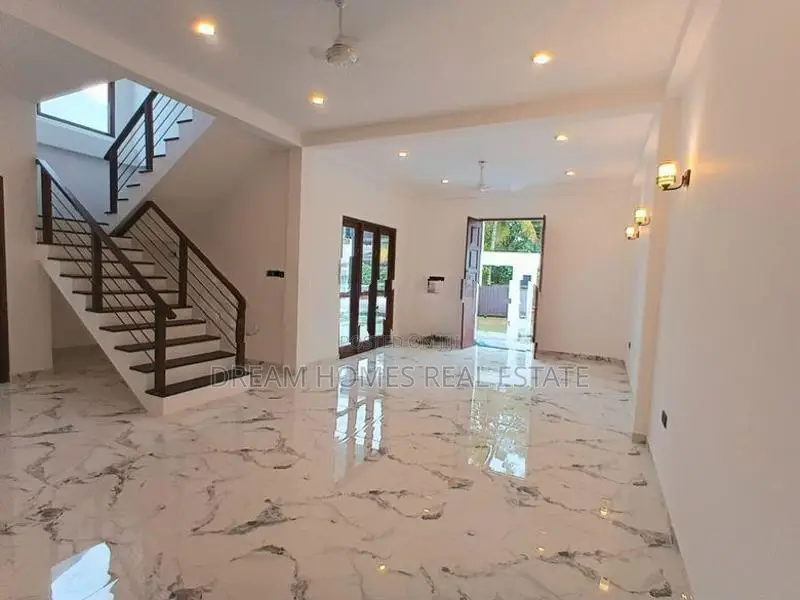 Modern 4 Bedroom Rooftop House for Sale – Piliyandala
