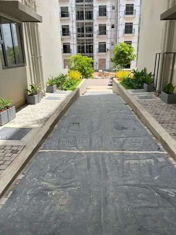 Brand New Luxury Resort Apartment with Pool Athurugiriya