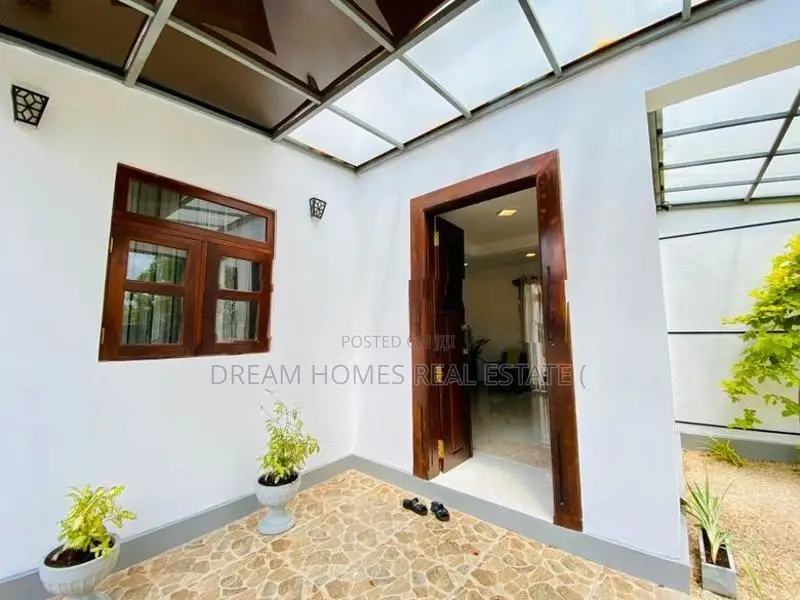 16 Perches Modern Box-Type Luxury House for Sale – Athurugiriya