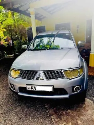 Mitsubishi Montero 2012