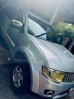 Mitsubishi Montero 2012