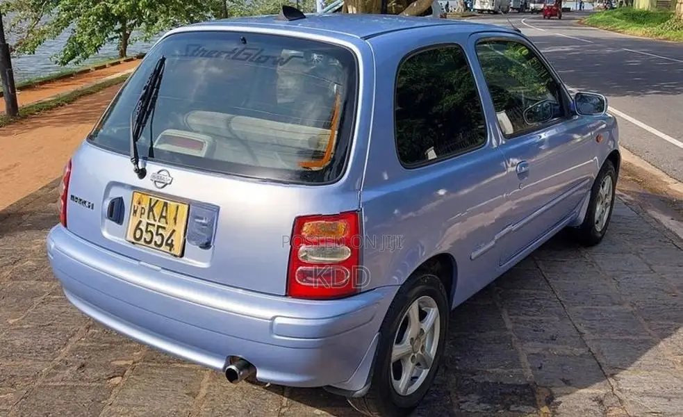 Nissan March 2001