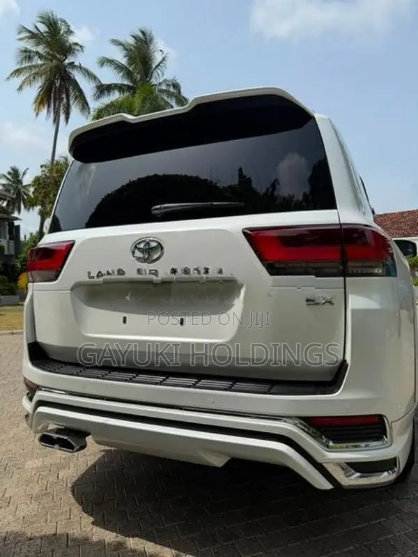 Toyota Land Cruiser Sahara 300 Modellista 2024