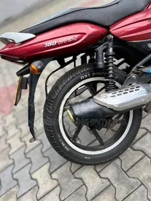 Bajaj Pulsar 180 2005