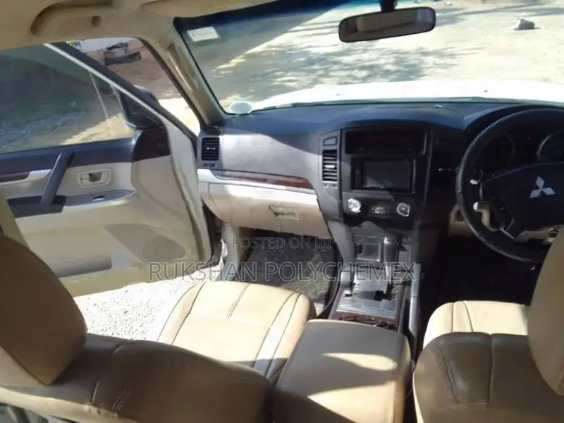 Mitsubishi Montero 2013