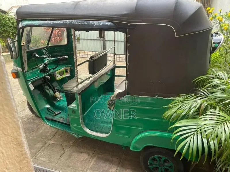 Bajaj RE 2002