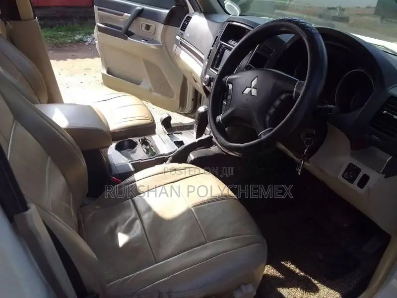 Mitsubishi Montero 2013