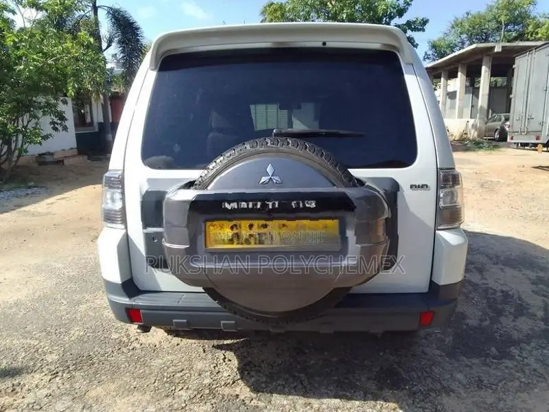 Mitsubishi Montero 2013