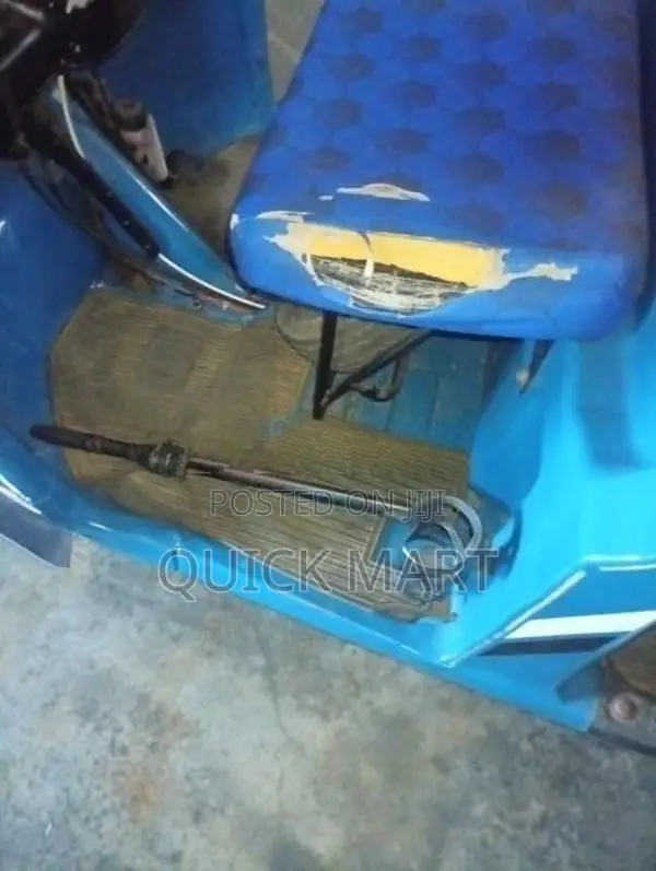 Bajaj RE 2012