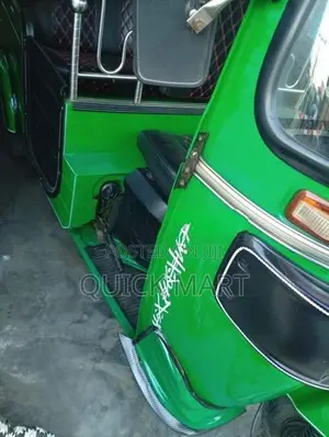 Bajaj RE 2016
