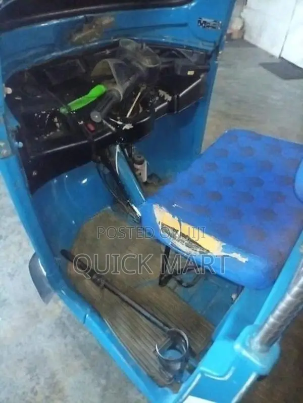 Bajaj RE 2012