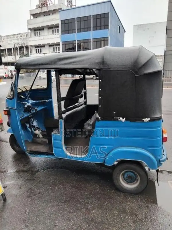 Bajaj RE 2005