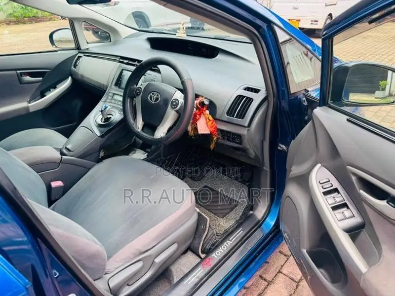 Toyota Prius S Grade 2011